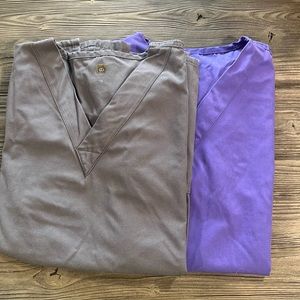 Bundle of 2 wonderwink scrub tops size xs